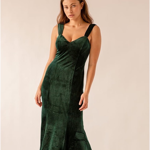 Lulus Dresses & Skirts - Lulus//Remember the Night Emerald Green Velvet Maxi Dress